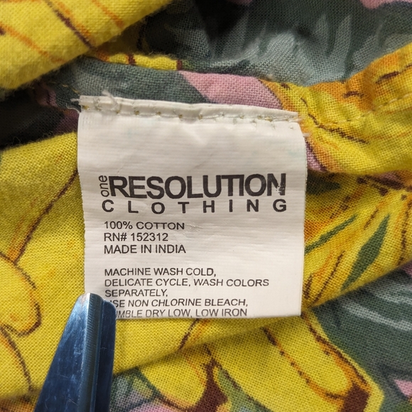 Hawaiian Shirt "One Resolution" with Bananas, Leaves, Pink. Men's (S) - Picture 6 of 7